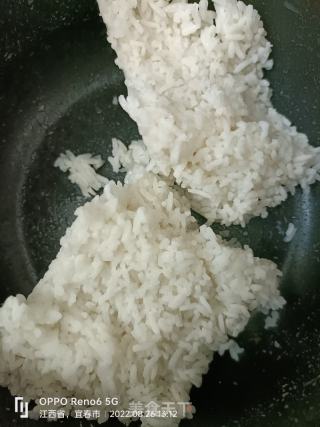 蛋炒饭的做法步骤：1