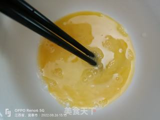 蛋炒饭的做法步骤：2