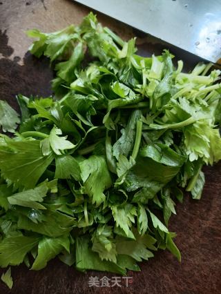 胡萝卜土豆芹菜炒肉丝的做法步骤：3