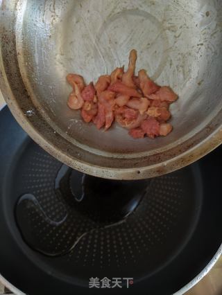胡萝卜土豆芹菜炒肉丝的做法步骤：5