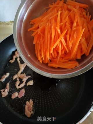 胡萝卜土豆芹菜炒肉丝的做法步骤：6
