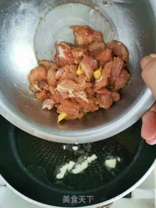 黄花菜黑木耳炒肉片的做法步骤：4