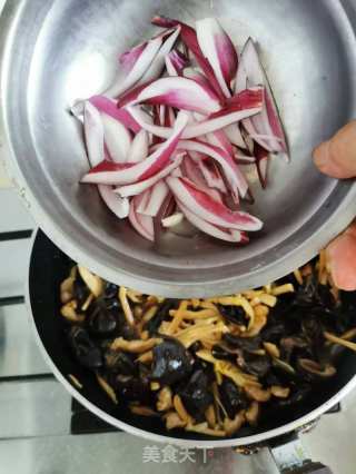黄花菜黑木耳炒肉片的做法步骤：7