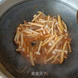 虾油炒韭苔白玉菇的做法步骤：9