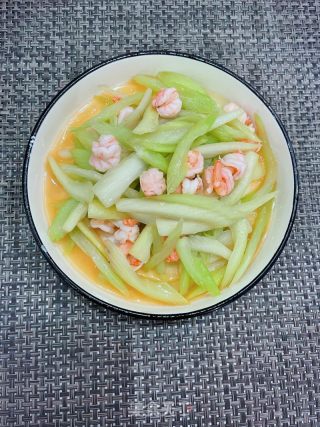 西芹炒虾仁的做法步骤：8