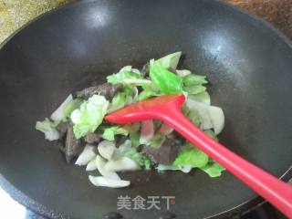 茭白包心菜炒荞麦面疙瘩的做法步骤：7