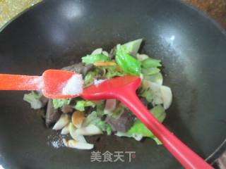 茭白包心菜炒荞麦面疙瘩的做法步骤：10