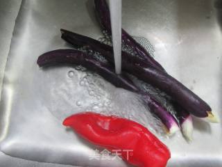 红椒拌茄子的做法步骤：2