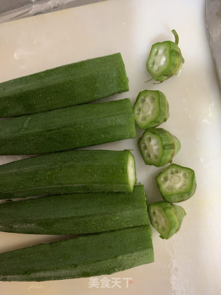 香煎蝦滑釀秋葵的做法步骤：2
