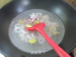 五花肉炒鱿鱼的做法步骤：5