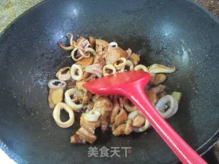 五花肉炒鱿鱼的做法步骤：10
