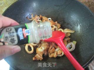 五花肉炒鱿鱼的做法步骤：11