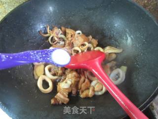 五花肉炒鱿鱼的做法步骤：12