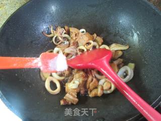 五花肉炒鱿鱼的做法步骤：13