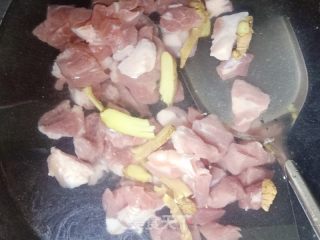 蜜汁红烧肉的做法步骤：2