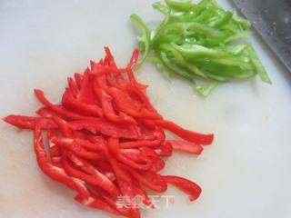双椒肉丝炒面筋的做法步骤：3