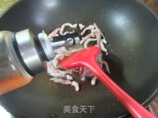 双椒肉丝炒面筋的做法步骤：6