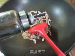 双椒肉丝炒面筋的做法步骤：7