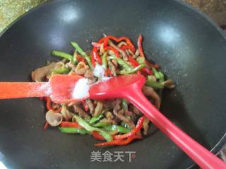 双椒肉丝炒面筋的做法步骤：12