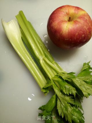 芹菜苹果汁的做法步骤：1