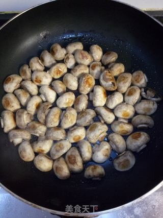 干煸口蘑的做法步骤：6