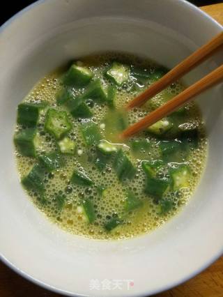 秋葵炒鸡蛋的做法步骤：3