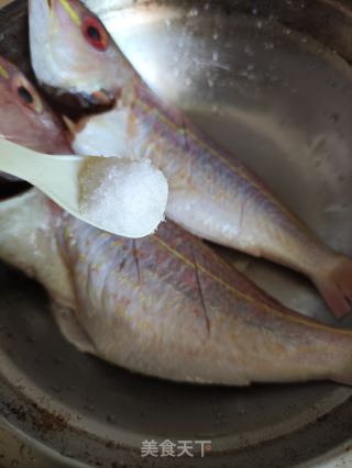 香煎红三鱼的做法步骤：3