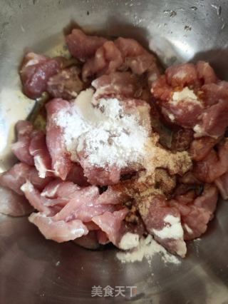 肉片炒菜花的做法步骤：2