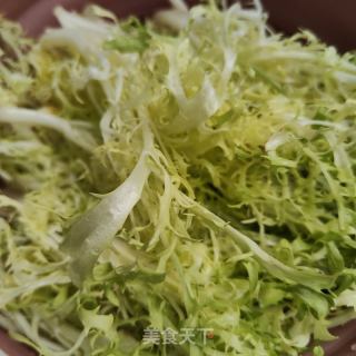 鸡蛋圣女果拌苦苣的做法步骤：1