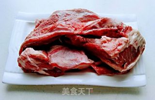 牛腩烧土豆的做法步骤：1