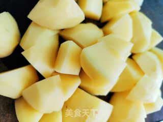 牛腩烧土豆的做法步骤：5