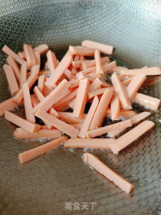 黄瓜炒火腿肠的做法步骤：4