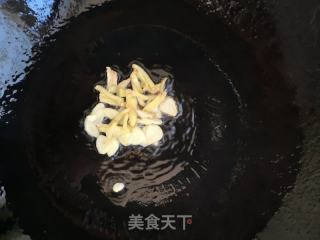 芹菜红椒炒花蛤蜊的做法步骤：3