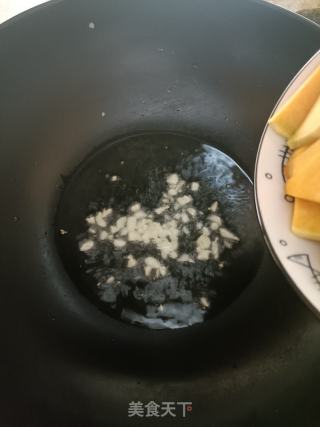素炒蓝瓜的做法步骤：2