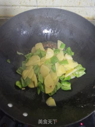 土豆辣椒炒肉片的做法步骤：4