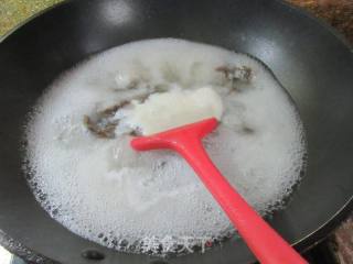 圆蛤茭白炒荞麦疙瘩的做法步骤：5