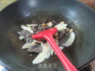 圆蛤茭白炒荞麦疙瘩的做法步骤：9