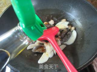 圆蛤茭白炒荞麦疙瘩的做法步骤：10