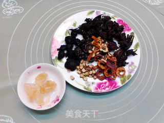 洛神乌梅汤的做法步骤：1
