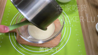 抹茶古早蛋糕，口感云朵般细腻，抹茶味清新而独特。的做法步骤：3