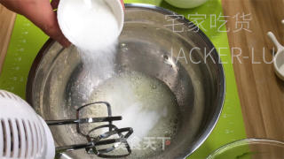 抹茶古早蛋糕，口感云朵般细腻，抹茶味清新而独特。的做法步骤：11