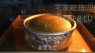 抹茶古早蛋糕，口感云朵般细腻，抹茶味清新而独特。的做法步骤：19