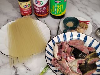 特色早餐之鲶鱼煮粉的做法步骤：1