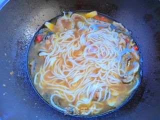 特色早餐之鲶鱼煮粉的做法步骤：9