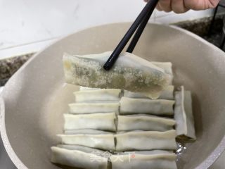 三鲜馅锅贴的做法步骤：10