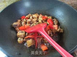 红椒牛蛙鸡的做法步骤：9
