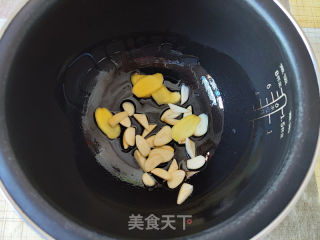 懒人电饭煲四味焖鸭的做法步骤：4
