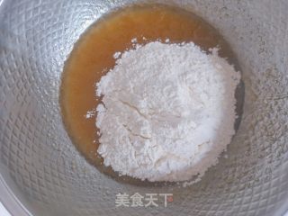 咸蛋黄豆沙月饼的做法步骤：3