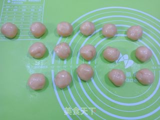 咸蛋黄豆沙月饼的做法步骤：7