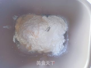 鱿鱼足鲜虾披萨的做法步骤：2